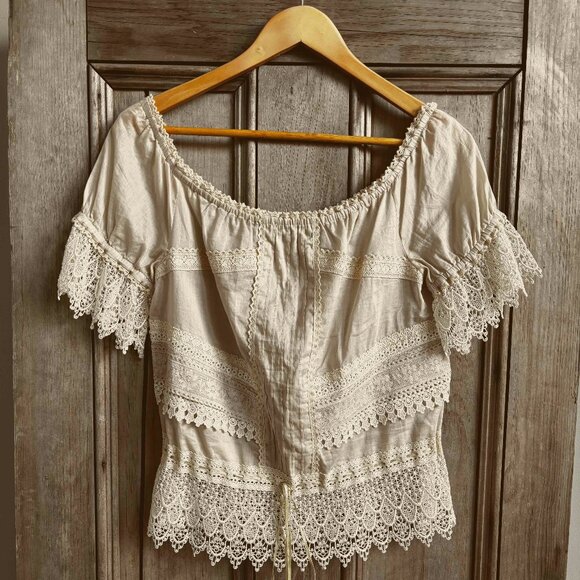 Guess by Marciano Off-Shoulder (or on) Lace Top - Picture 1 of 5